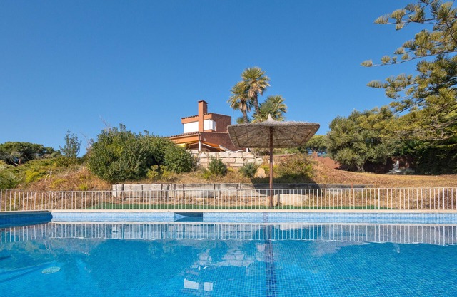 Villa 'Great 70's Style House' with Private Pool, Wi-Fi and Air Conditioning