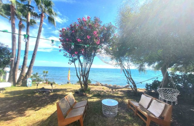 Villa 'Granados' with Sea View, Wi-Fi and Air Conditioning