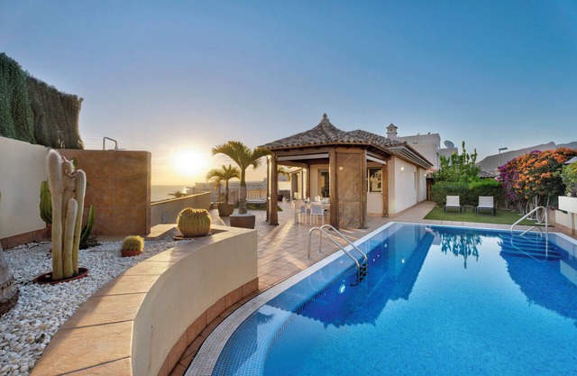 Villa 'Happy Holidays' with Sea Views, Private Pool, Garden, A/C & Wi-Fi