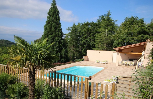 Villa Heated Pool 4 bedrooms In calm and pretty Hamlet, garden, Mountain Views,