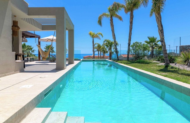Villa Helios - Four Bedroom Villa, Sleeps 8