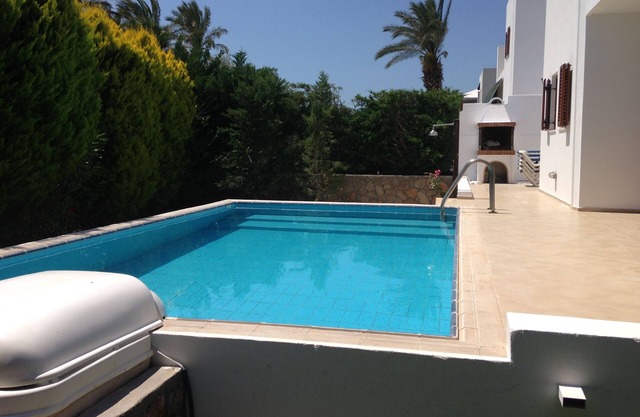 Villa Helios with Private Pool and Garden with Barbecue and Free Wi-Fi