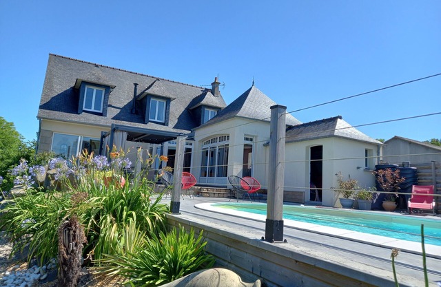 Villa/house with indoor pool