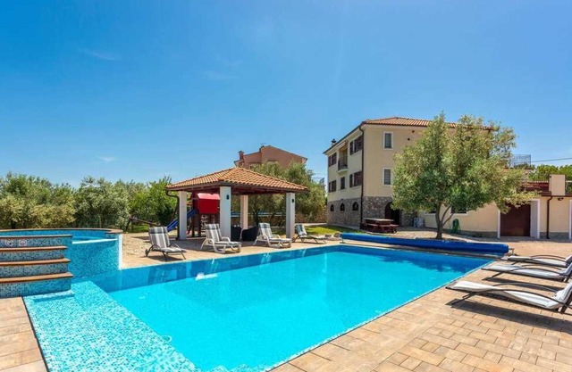 Villa for large groups with 60m2 heated pool, Jacuzzi, sauna, fitness, playground and wine cellar