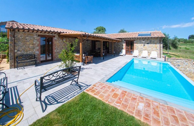 Villa Il Melograno - Four Bedroom Villa, Sleeps 8
