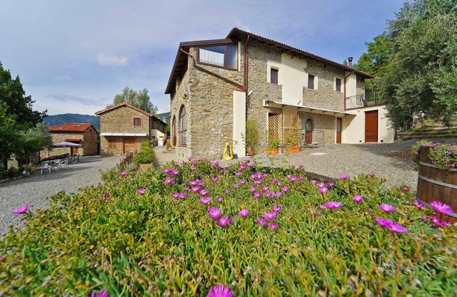 VILLA ILENIA 24pax, Restaurant, Large Pool, Free WI-FI, near to Cinque Terre