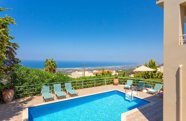Villa Ilia - Four Bedroom Villa, Sleeps 9