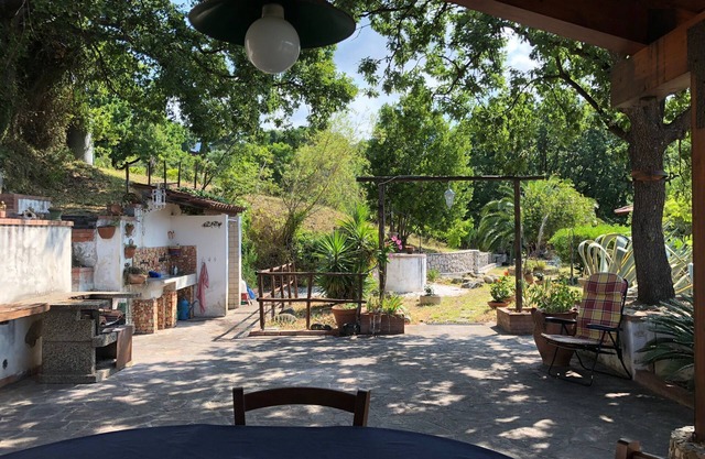 Villa IMMERSED in GREEN in the hills 1 km from the SEA