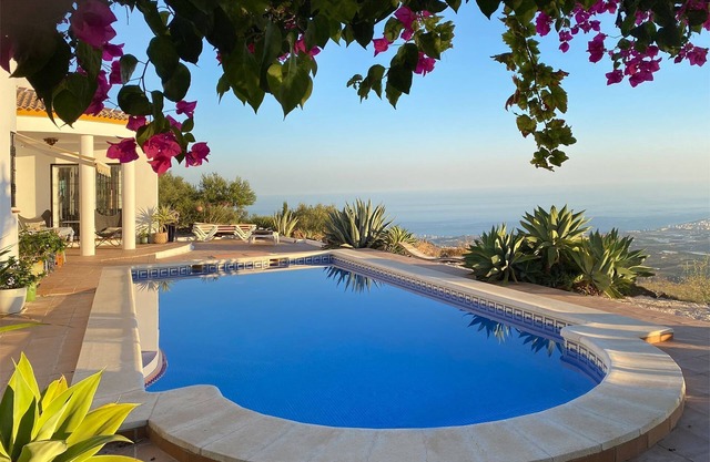 Villa in Arenas with Mediterranean Views