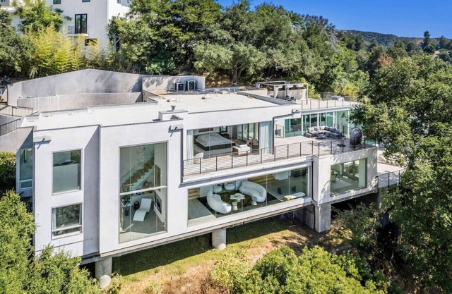 Villa in Beverly Hills - Pool -Scenic Outlook 4b/b