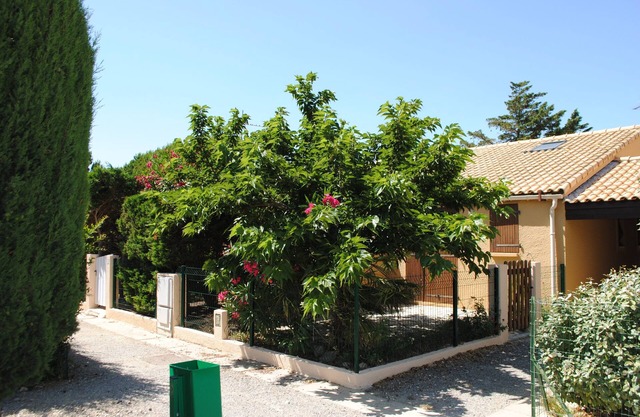 villa in family residence with swimming pool
