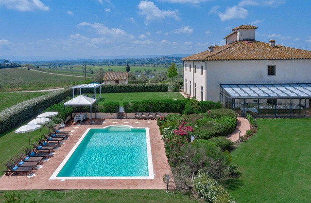 Villa in Fattoria with 9 bedrooms sleeps 18