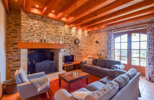 Villa in Dordogne with Pool & Golf Course