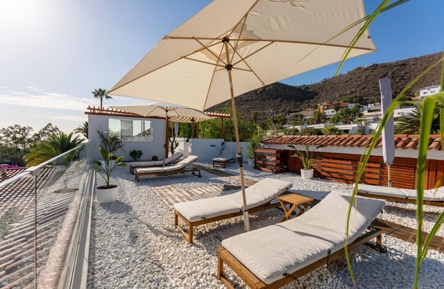 Villa in La Florida with private pool and parking