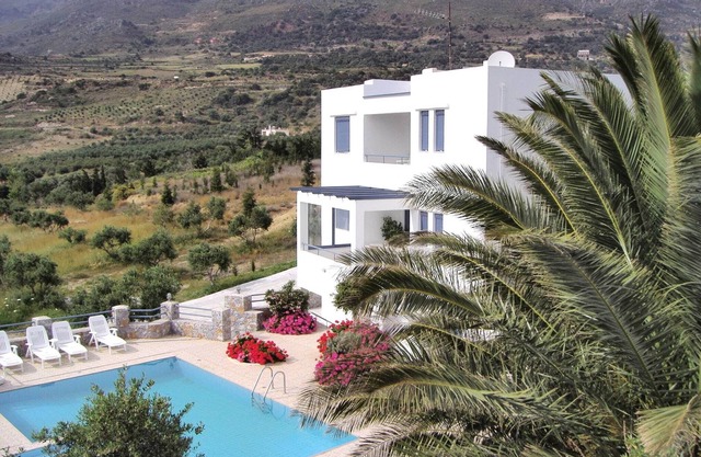 Villa in Lefkogia near Souda Beach