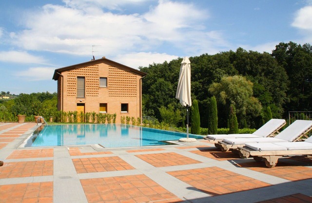 Villa in Montecarlo with 2 bedrooms sleeps 5
