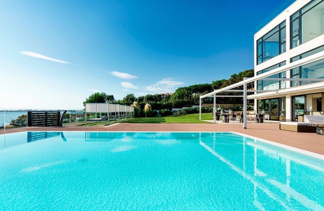 Villa in Plemmirio with 4 bedrooms sleeps 8