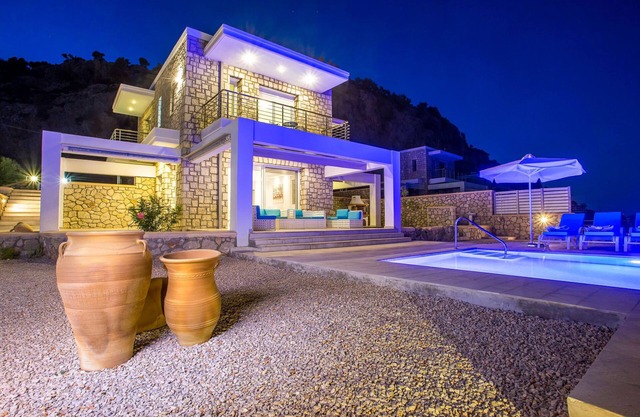 Villa in Rhodes with Infinity Pool & BBQ