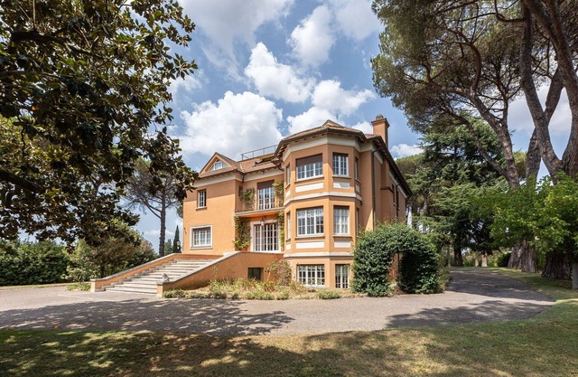 Villa in Rome with 6 bedrooms sleeps 12
