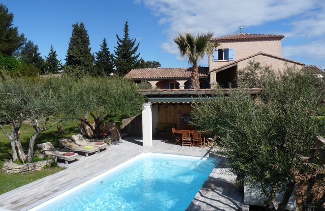 Villa in Roquemaure with Private Pool
