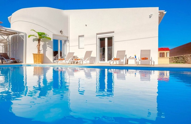 Villa in Skaleta with Private Pool & Beach Access