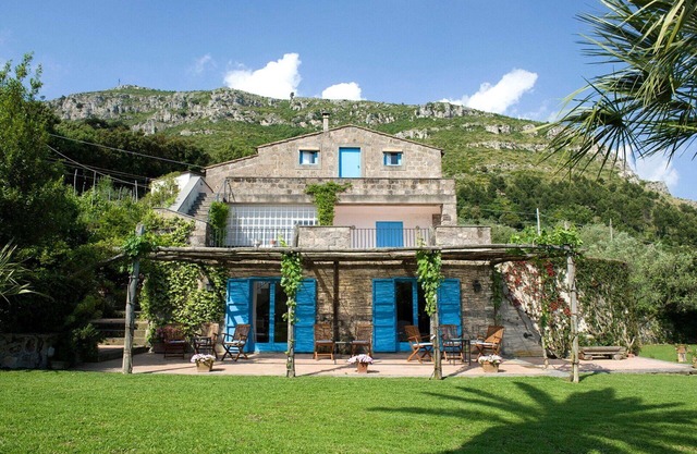 Villa in Sorrento with 6 bedrooms sleeps 12