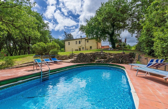 Villa in Sovicille with 6 bedrooms sleeps 10