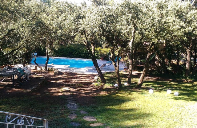 Villa in the heart of the pine forest - Isle sur la Sorgue - close to the Golf