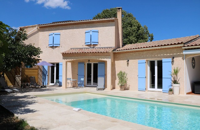 Villa in the heart of the vaunage with swimming pool, garden and heated jacuzzi