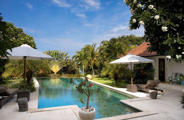 Villa Indah Sekali - private oceanfront property with tropical garden