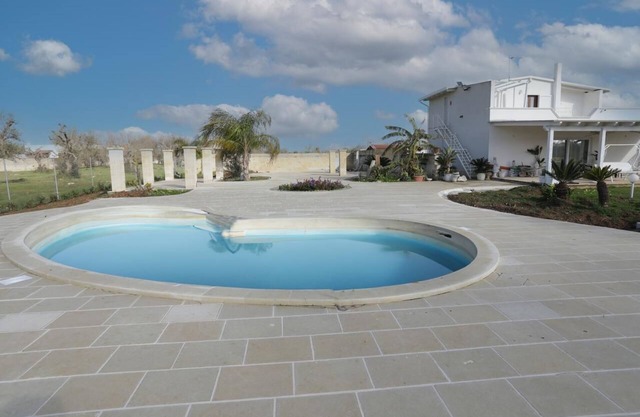 VILLA INDIPENDENTE CON PISCINA
