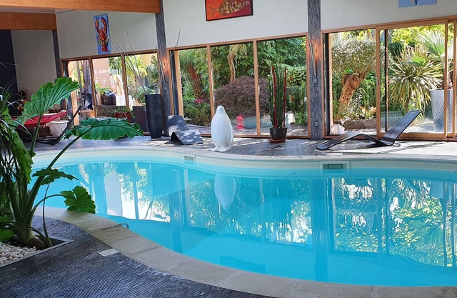 Villa indoor pool, hamman, sauna, jacuzzi, gym, billiards, baby
