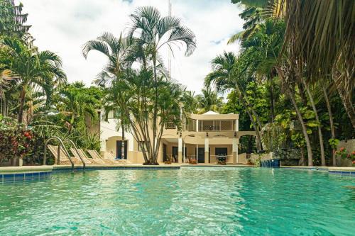 Villa Infinito Bani's Exclusive Beachside Mansion