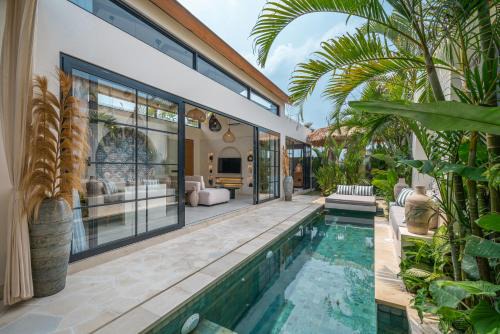 Villa Isly - Stylish 2BR Villa with BBQ, Rooftop and Beach Nearby