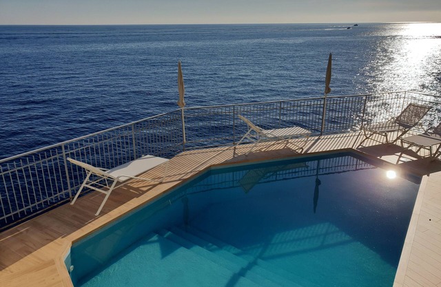 Villa con Piscina e Discesa al Mare Privata