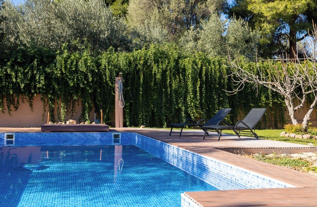 Villa Josefine-Charming 4-bedroom villa with private pool and parking