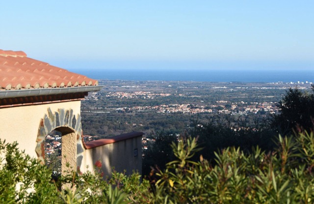 Villa Josephine: Above the vine yards overlooking the sea, big terrasse & pool