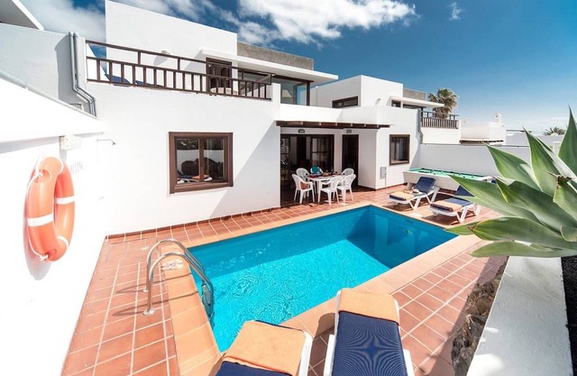 Villa Julianne 3: Heated Private Pool, Walk to Beach, A/C, WiFi