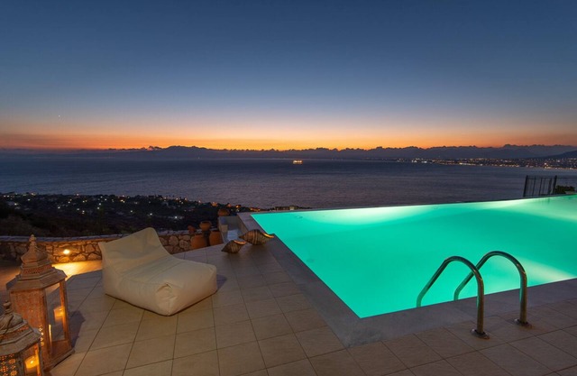 Villa Kalamata - Three Bedroom Villa, Sleeps 9