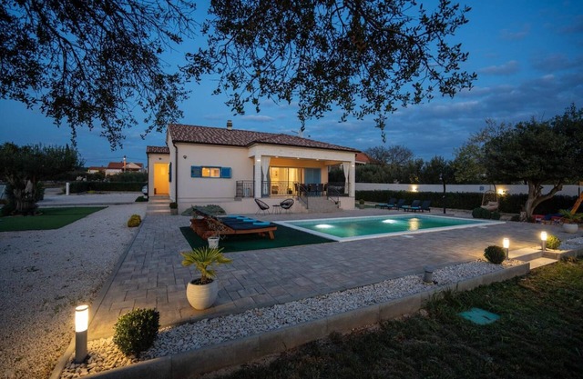 Villa Kamber - Three Bedroom Villa, Sleeps 8