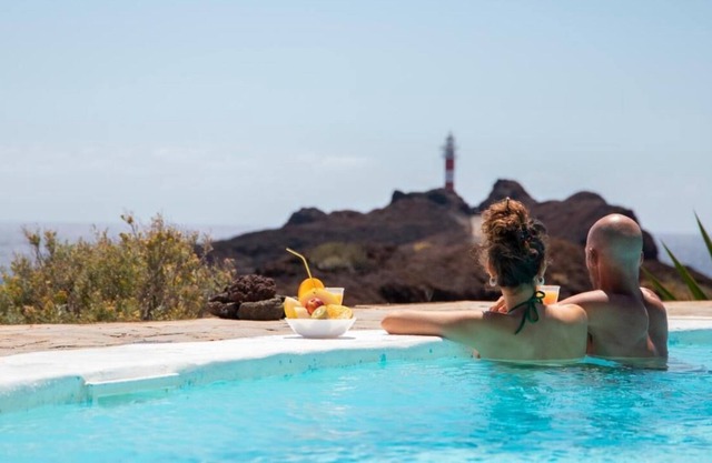 Villa "Karat Villa Oásis De Teno" with Heated Pool, 2 Terraces & Wi-Fi