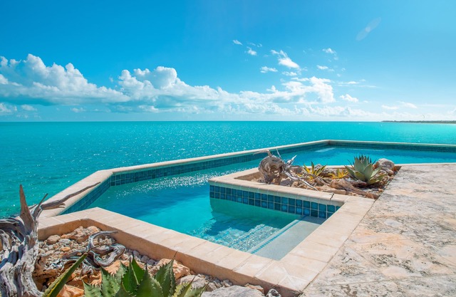 Villa Kendara~DEAL 9/20-10/4~BeachFront~Private~Gated GuestHouse~Panoramic View