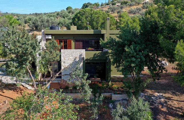 Villa Khaki