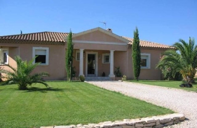 Villa KLIMATISEE, NEAR ORANGE AND D'AVIGNON