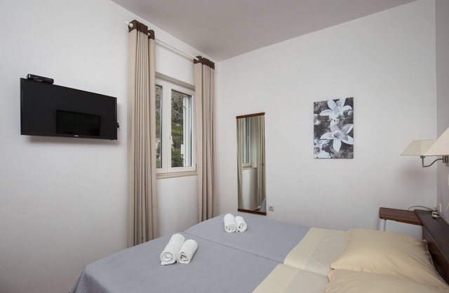 Villa Konalić - Double or Twin Room with Garden View