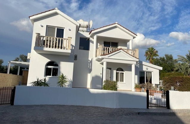 Villa Kristin, Coral Bay, 4 ensuite bedrooms, private pool.