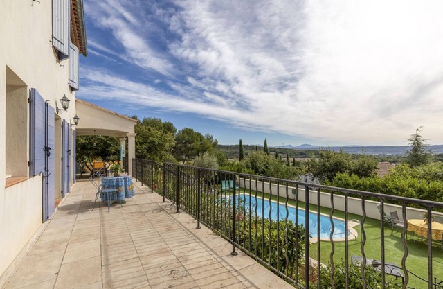 Villa L'Aube - Four Bedroom Villa, Sleeps 8