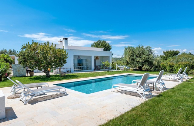 Villa 'La Corte Di Ninetta' with Sea View, Wi-Fi and Air Conditioning