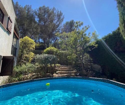 Villa La Louette, 100m centre-village, piscine h-sol, proche mer