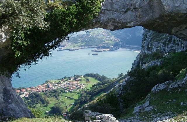 Villa La Perla de Sonabia-Cantabria, next to the beach and the mountain, wonderful.